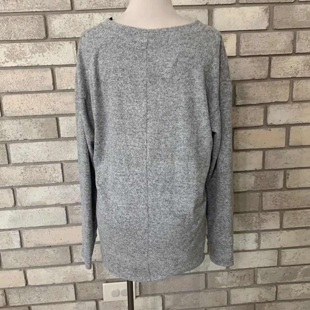 3for$20 Cardigan small - Picture 2 of 3